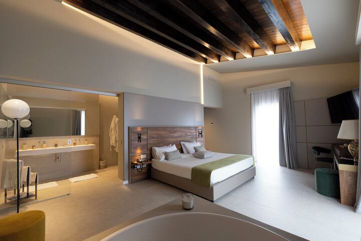 Room 34 of 108
