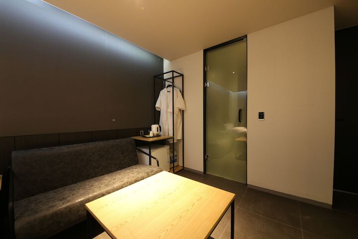 Room 12 of 41