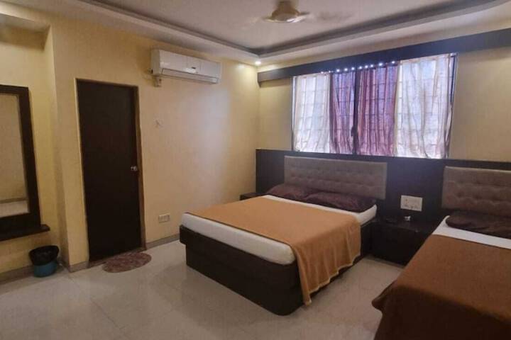 Room 10 of 14