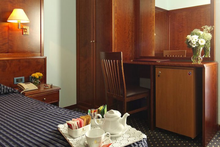 Room 8 of 42