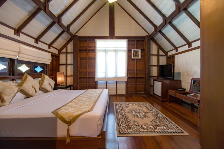 Room 10 of 85
