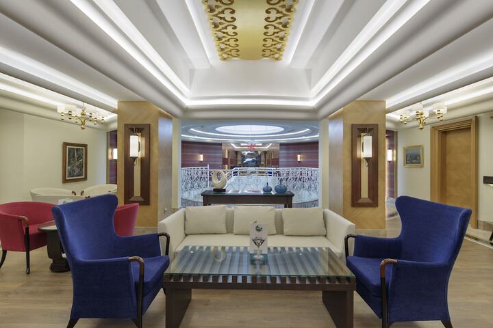 Entrance & Lobby