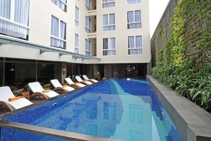 Pools & Facilities