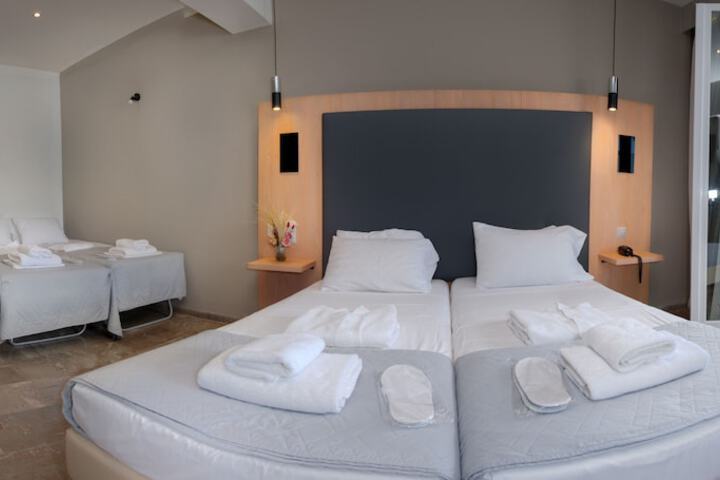 Room 7 of 126