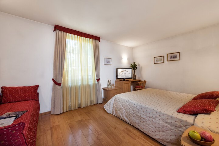 Room 10 of 32