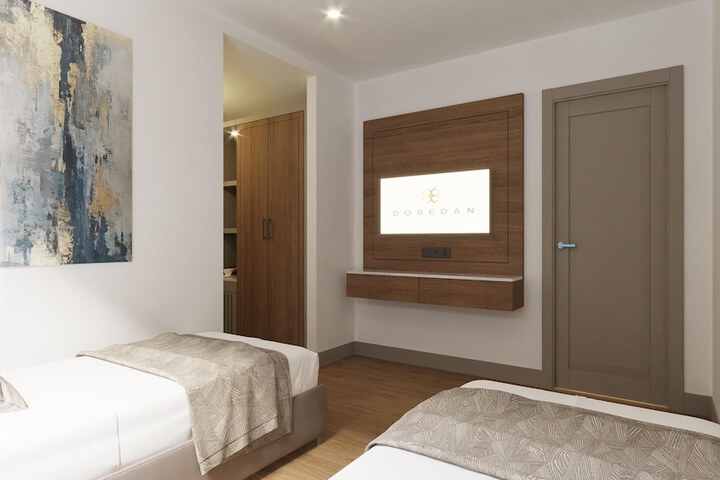 Room 32 of 164
