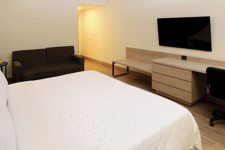 Room 4 of 51
