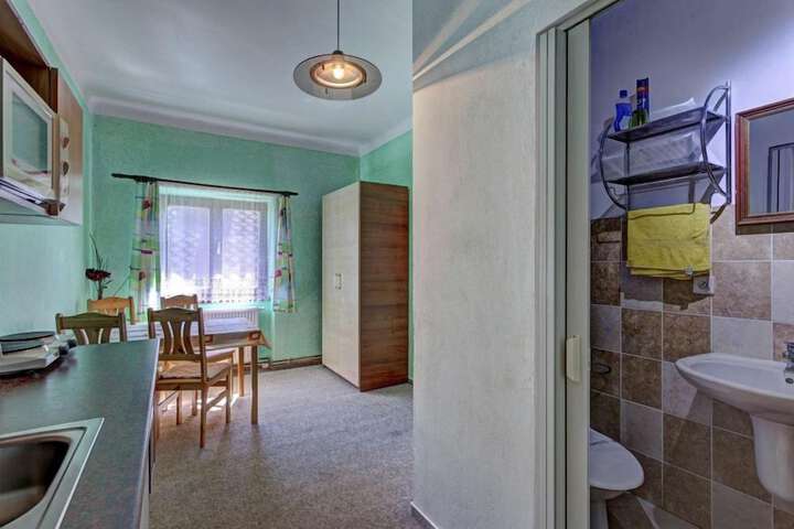 Room 4 of 41