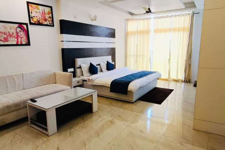 Room 13 of 64