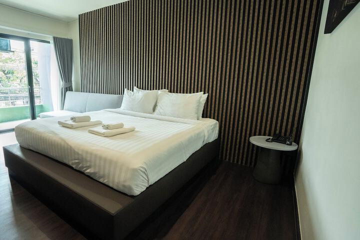 Room 33 of 96
