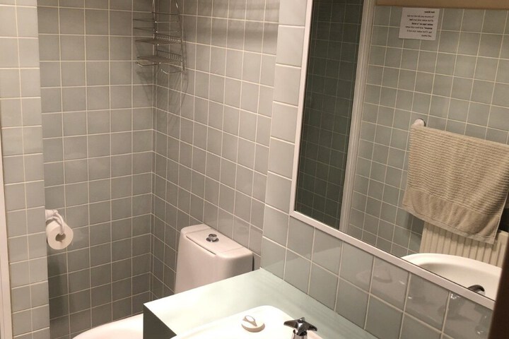 Room 5 of 11
