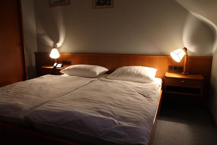 Room 12 of 37