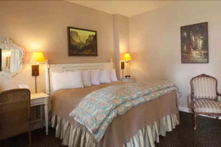 Room 5 of 13