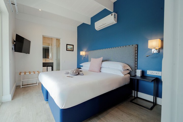 Room 35 of 76