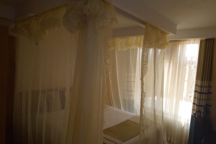Room 3 of 10