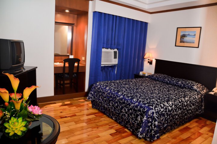 Room 4 of 105