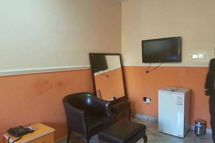 Room 6 of 21