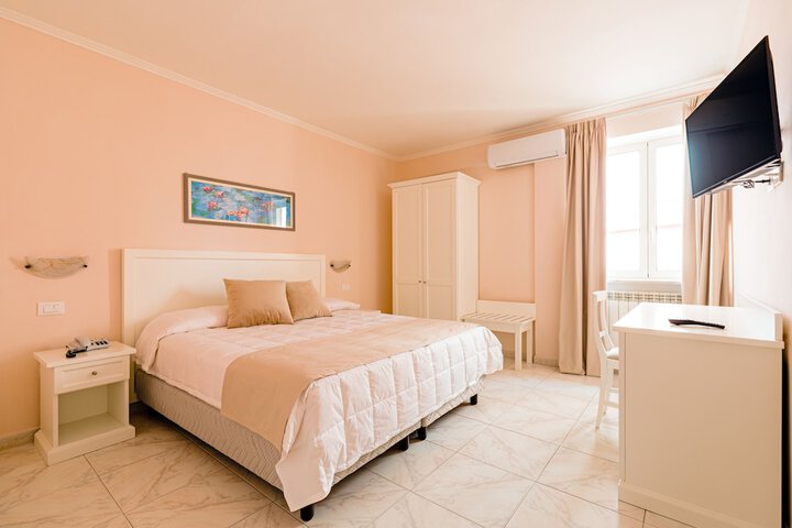 Room 11 of 50