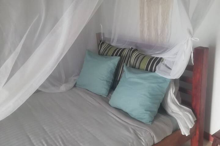 Room 4 of 12