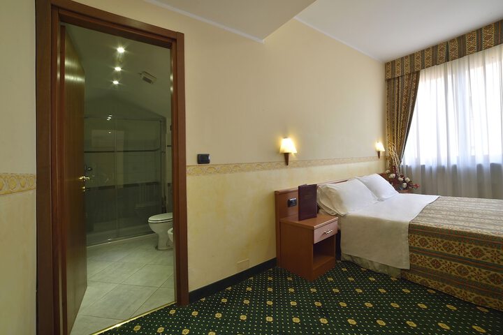 Room 8 of 21