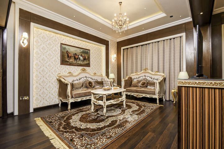 Room 32 of 51