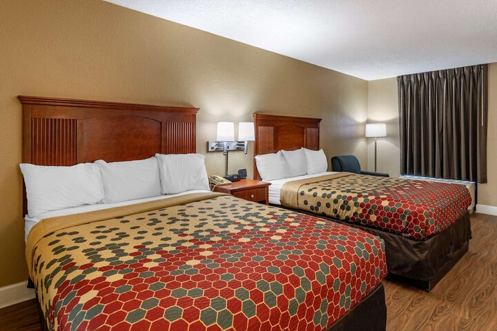 2 Queen Beds (6 of 6)