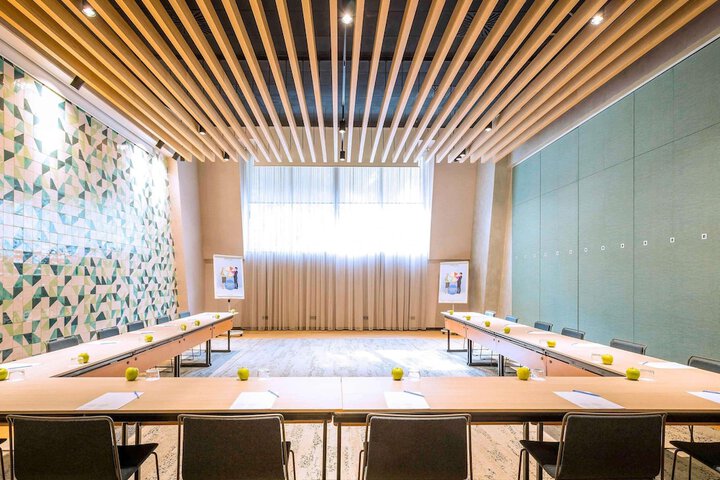 Business Center 124 of 130