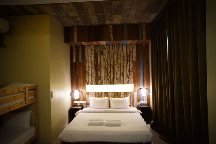 Room 28 of 68