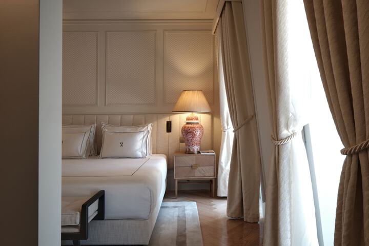 Room 27 of 158
