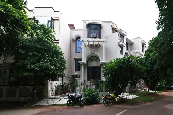 OYO 16167 Hotel Golf View DLF