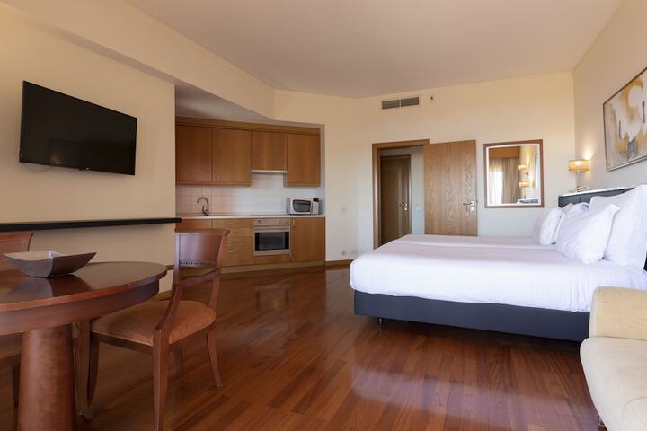 Room 10 of 82