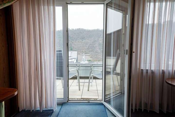 Room 16 of 83