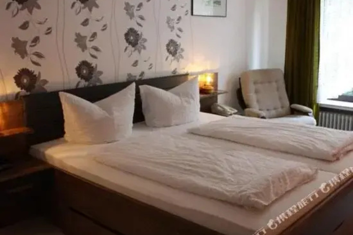 Room 4 of 14
