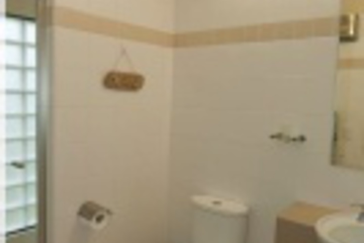 Room 6 of 12