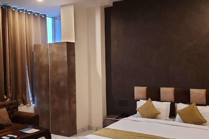 Room 8 of 21