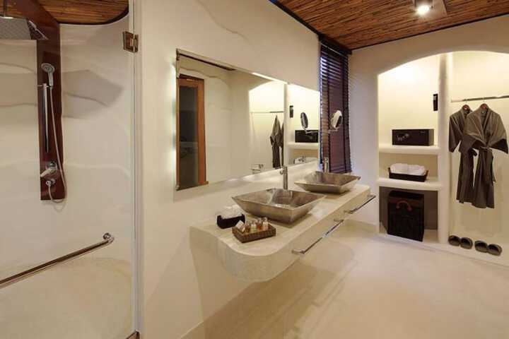 Room 6 of 64