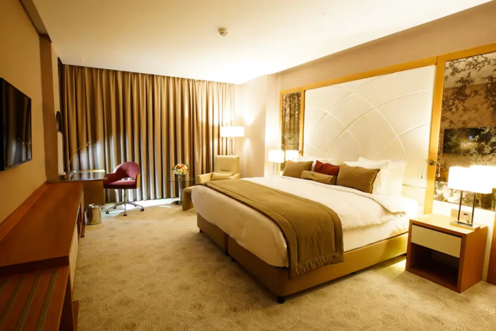 Room 2 of 4