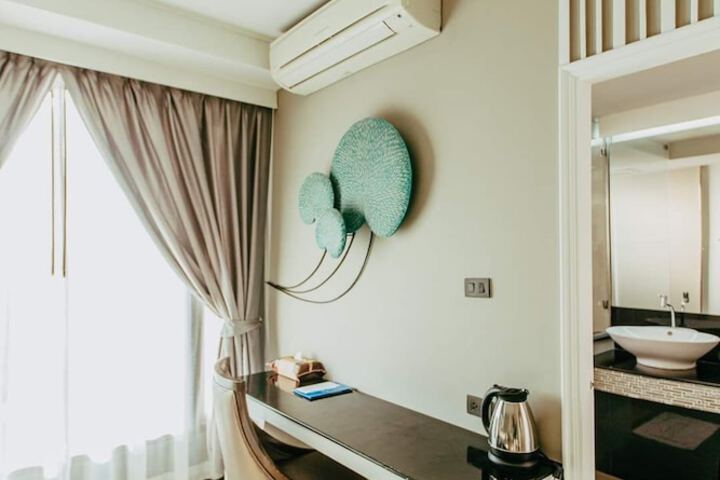 Room 6 of 32