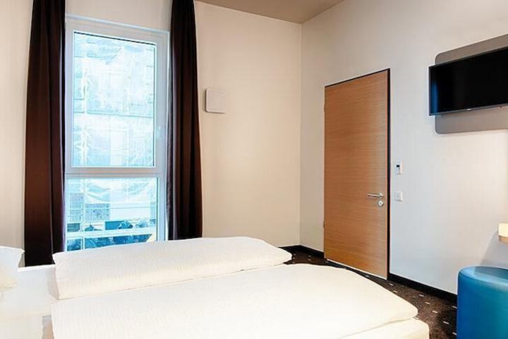 Room 10 of 35