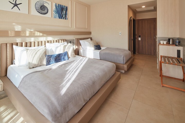 Room 34 of 170