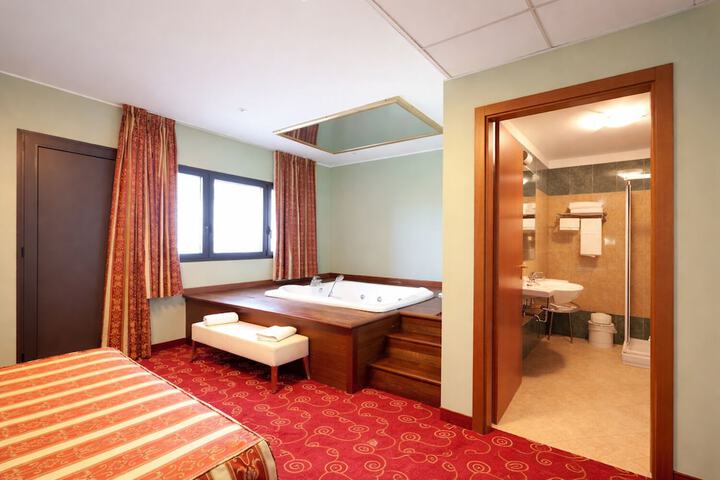 Room 53 of 105