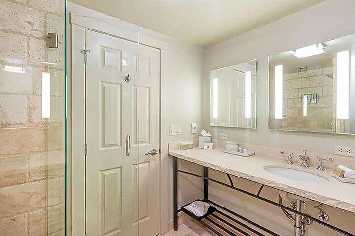 Room 204 of 279
