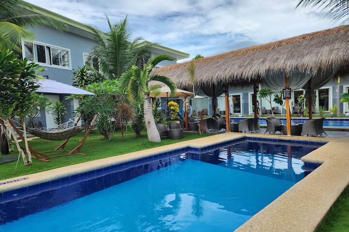 Pool 44 of 60