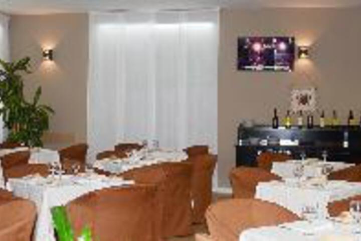 Dining 2 of 23