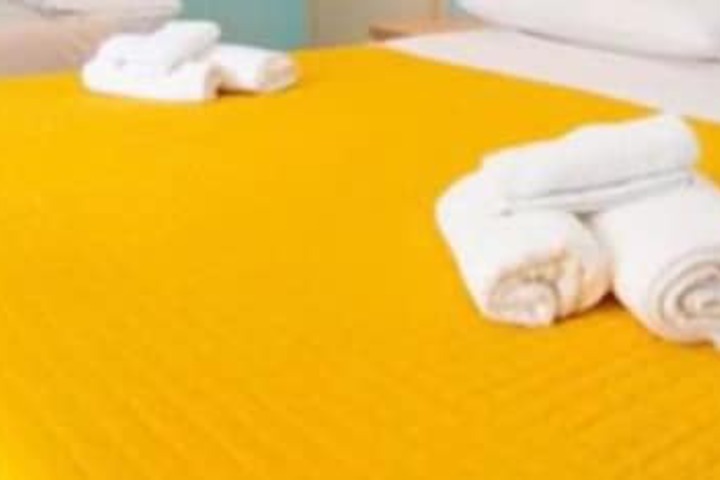 Room 6 of 13