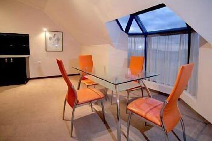 Room 14 of 32