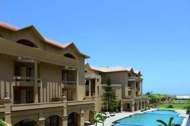 Hotel Exterior 48 of 53