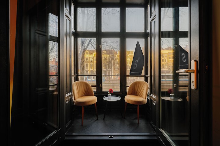 Room 28 of 46