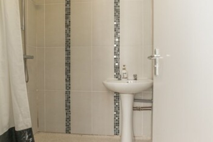 Room 4 of 27
