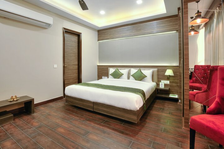 Room 25 of 46